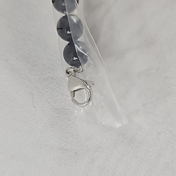 Black Beaded Bracelet with Heart Charm - Picture 4 of 4